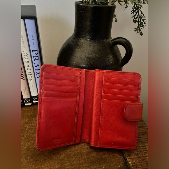 Prada Saffiano Wallet (with COA) - Picture 6 of 15